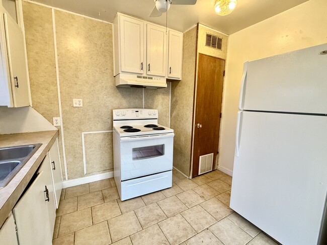 Building Photo - 709 11th Ave NW