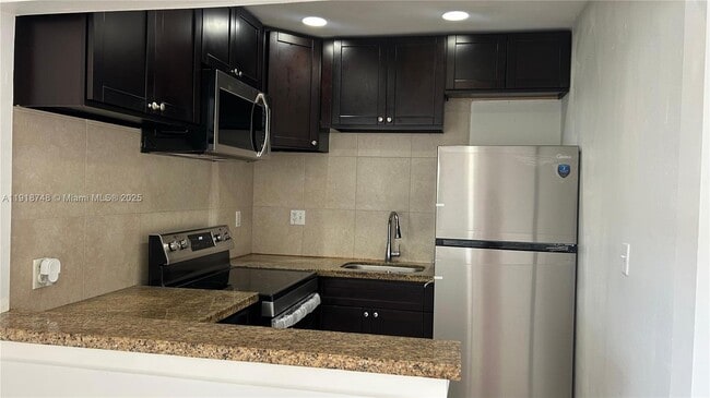 Building Photo - 2121 NE 168th St