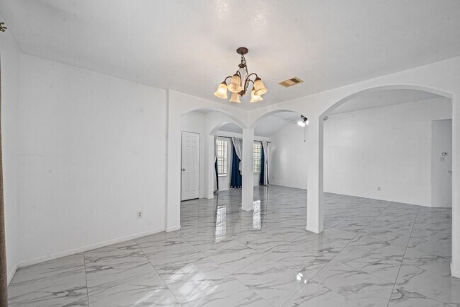 Building Photo - 8131 Golden Trace Ct