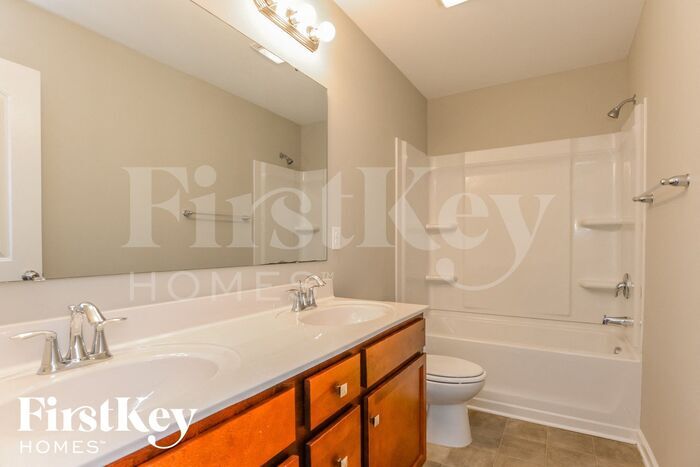 Building Photo - 812 Southridge Dr