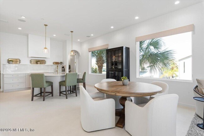 Building Photo - 114 12th Ave S