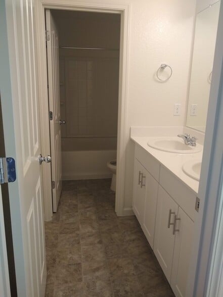 Building Photo - 3740 Cedargate Way