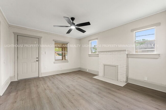 Building Photo - Newly Renovated 3 Bedroom Home with Screened Porch