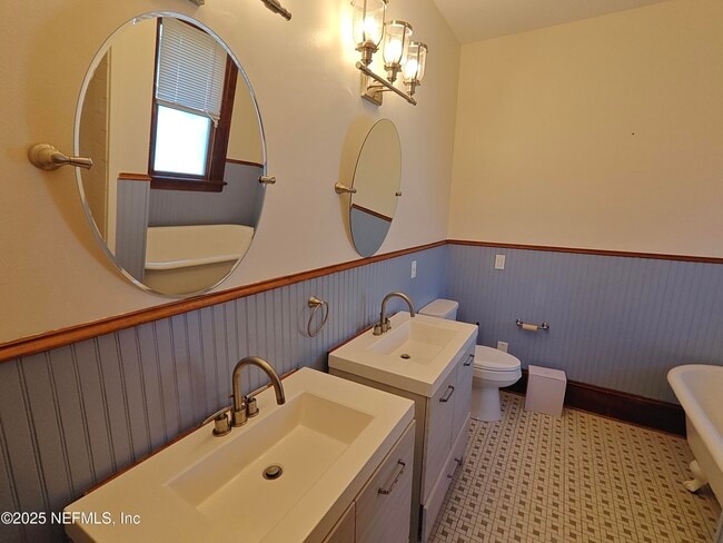 Building Photo - 1250 N Liberty St