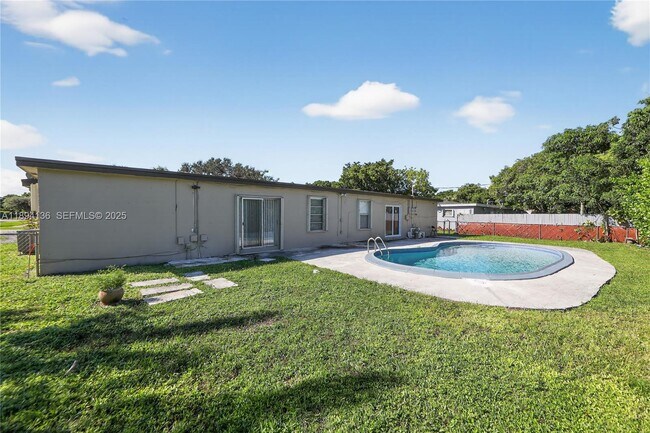 Building Photo - 7001 NW 15th St