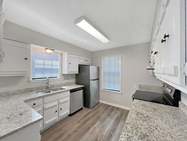 Building Photo - 8840 Cypress Cove