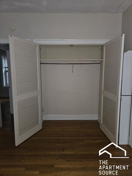 Building Photo - 828 Reba Pl