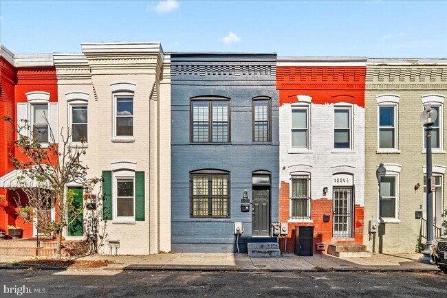 Building Photo - 1222 Wylie St NE