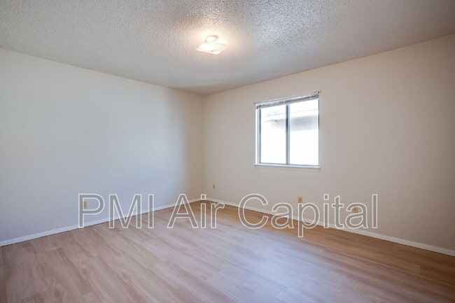 Building Photo - 535 S Lulu Ave