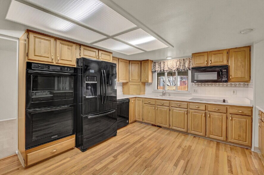 Building Photo - Updated 4-Bedroom Home in DTC – Vaulted Ce...