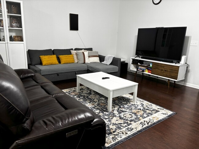 Building Photo - 5600 Moresby Ct