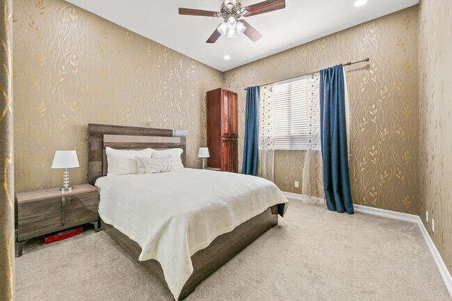 Building Photo - 46211 Roadrunner Ln