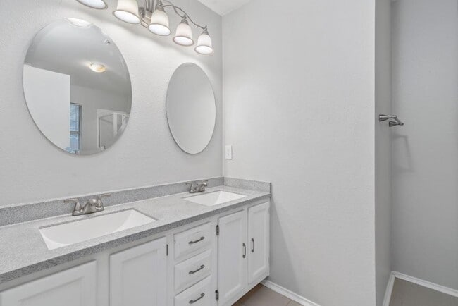 Building Photo - 911 Flatters Way