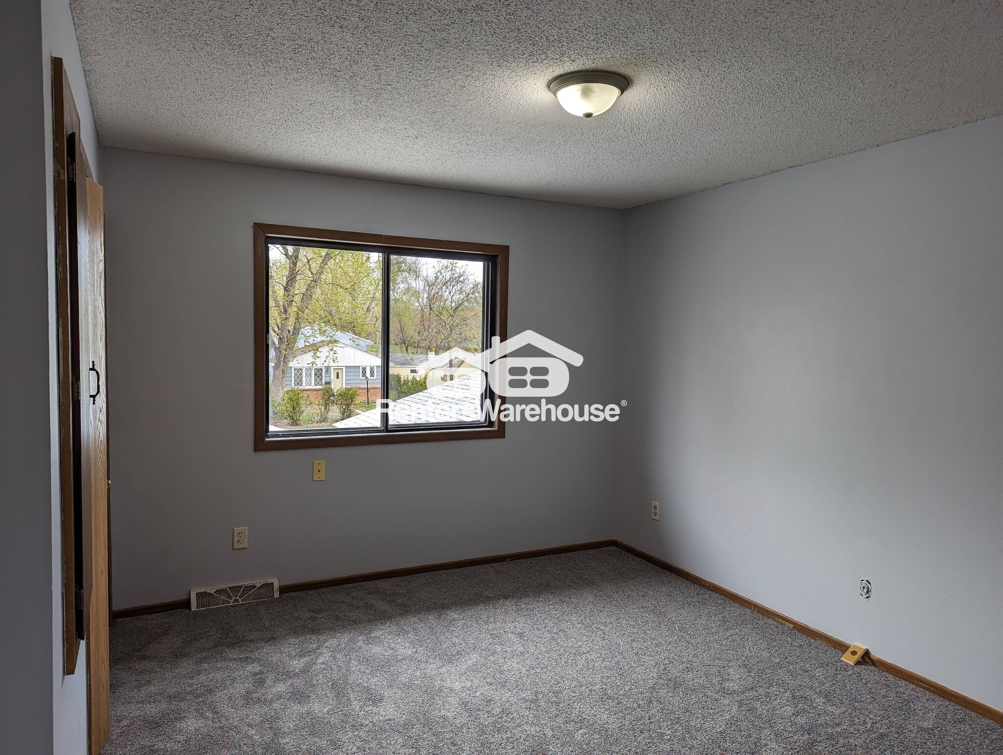Building Photo - 738 8th Ave S