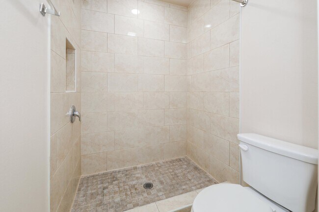 Building Photo - 5609 Montevista Dr
