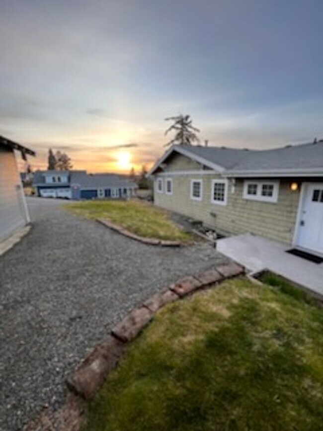 Building Photo - Lovely 2 bedroom home in Steilacoom