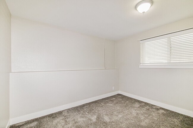 Building Photo - Remodeled Orem Home! Large Backyard! Amazi...