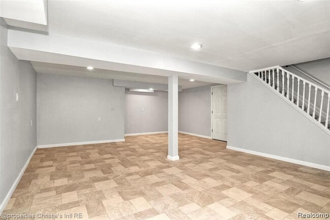 Building Photo - 21385 Deerfield Dr