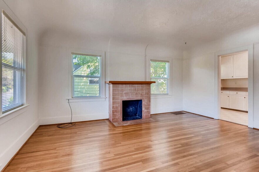 Building Photo - 5134 SE Hawthorne Blvd