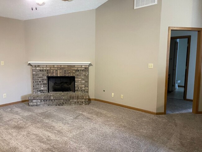Building Photo - 3247 Hopkins Ct