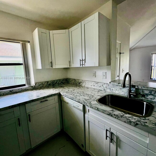 Building Photo - 4030 NW 87th Ave