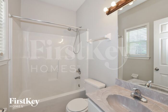 Building Photo - 995 Nesting Wood Cir W