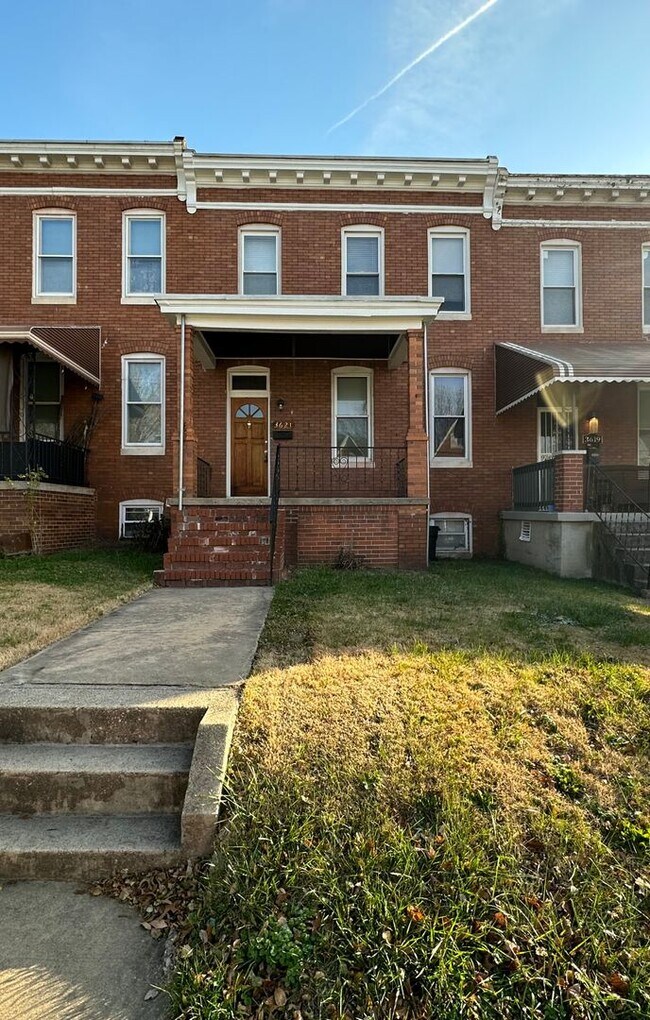 Bright and Airy 4Bedroom Townhome in Waverly 3621 Old York Rd Baltimore MD 21218 Apartment