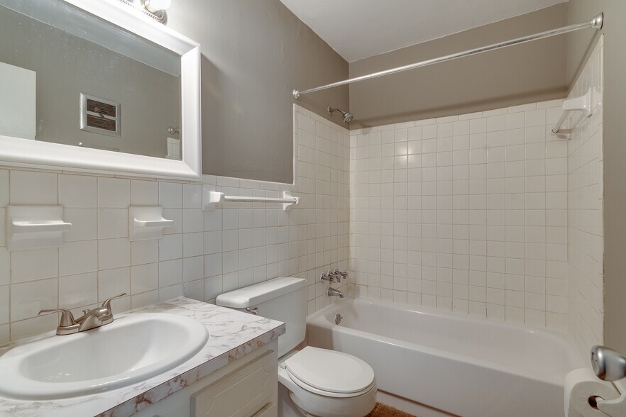 Building Photo - 3646 Spottswood Ave