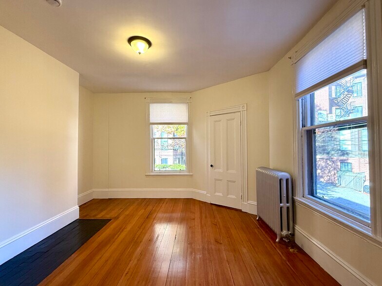 Building Photo - 293 Newbury St