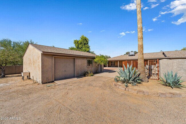 Building Photo - 6039 E Skinner Dr