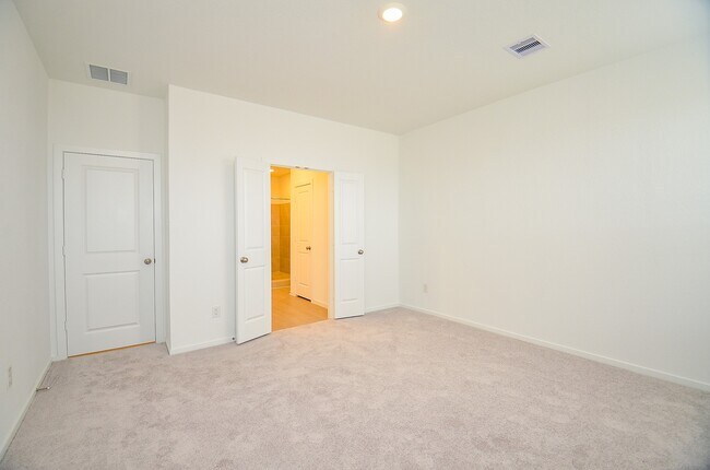 Building Photo - 26506 Coast Redwood Dr