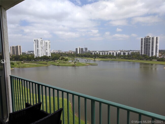 Building Photo - 20000 E Country Club Dr