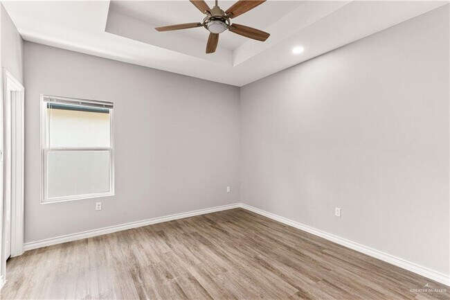 Building Photo - 2409 E Viviana St