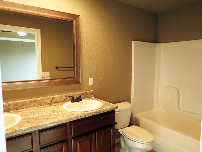 Building Photo - 3 Bedroom 2 bath in Prairie Grove!