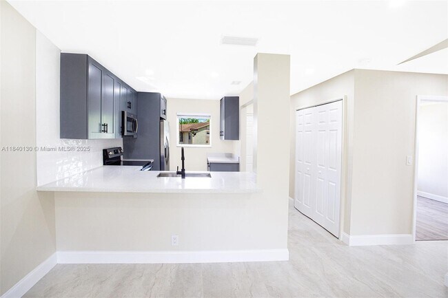 Building Photo - 9431 Boca Cove Cir