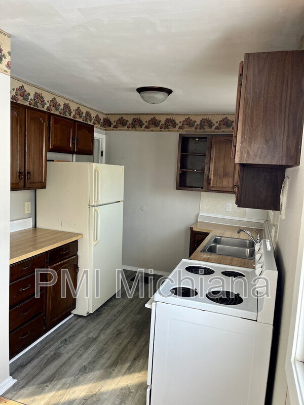 Building Photo - 4414 Huron Cir