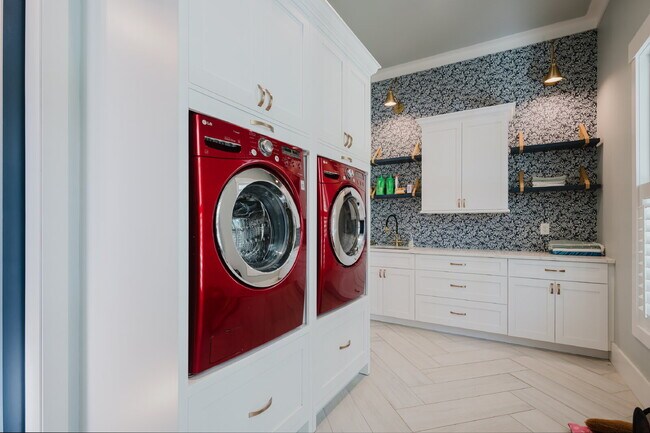 Building Photo - Stunning Custom Home in Palmetto Bluff