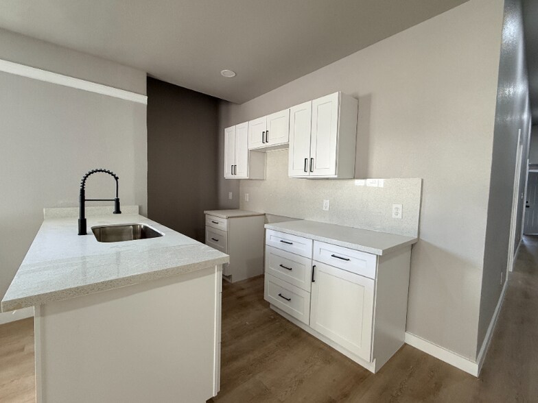 Building Photo - 2209 Gano St