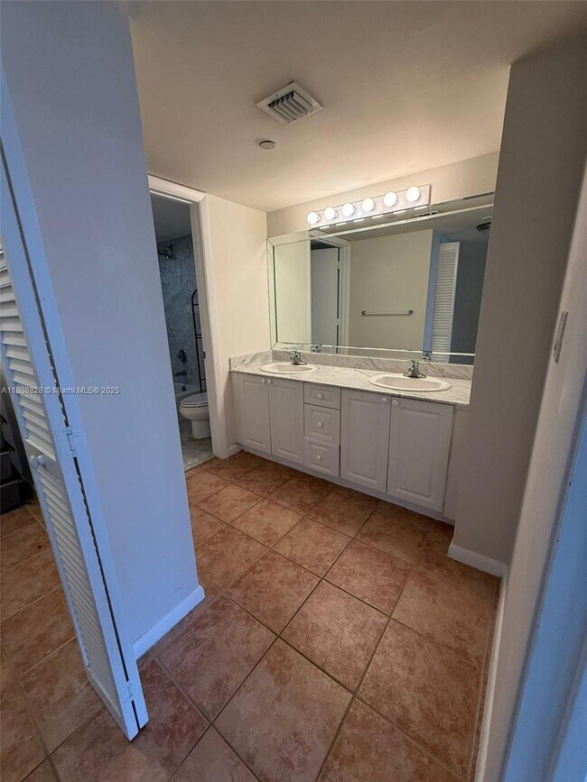 Building Photo - 8911 Collins Ave