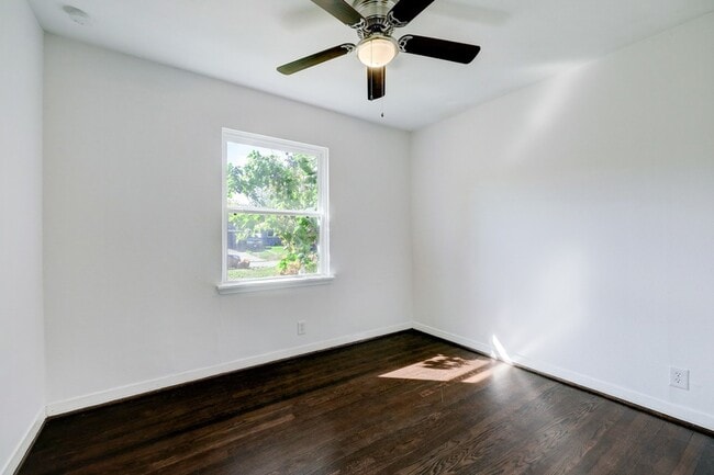 Building Photo - 2534 Roy Cir