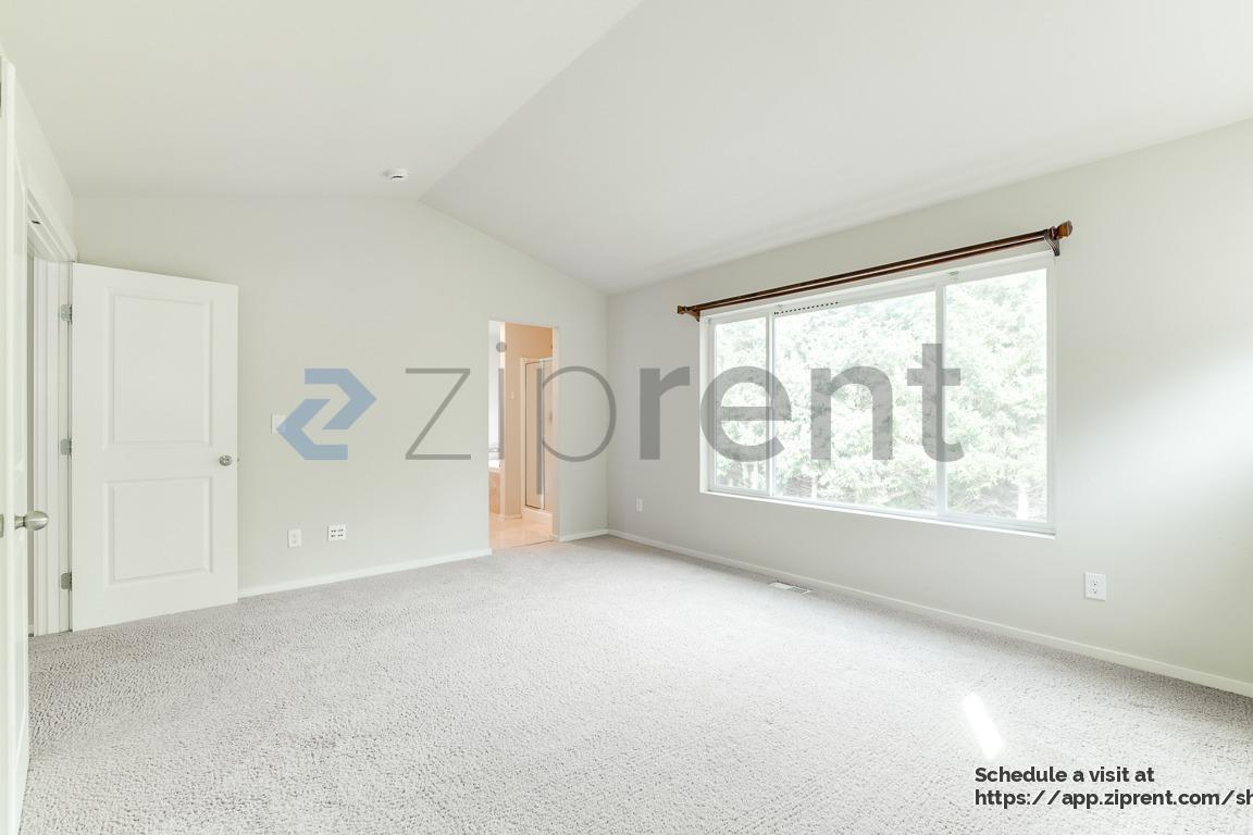 Building Photo - 1715 43rd St NE
