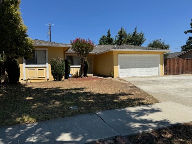 Building Photo - Beautiful 4-Bedroom Home with Spacious Lay...