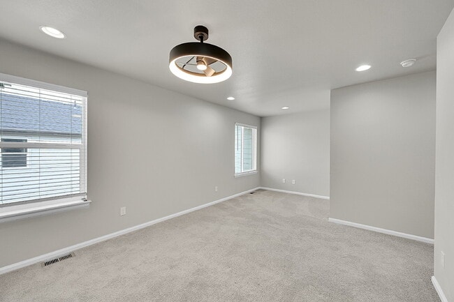 Building Photo - $2,495.00, 2 bed, 2.5 bath located in Denver