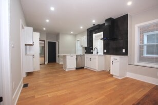 Building Photo - 5014 Seminole St