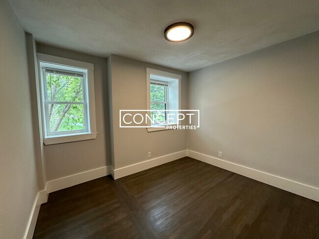 Building Photo - 118 Marginal St