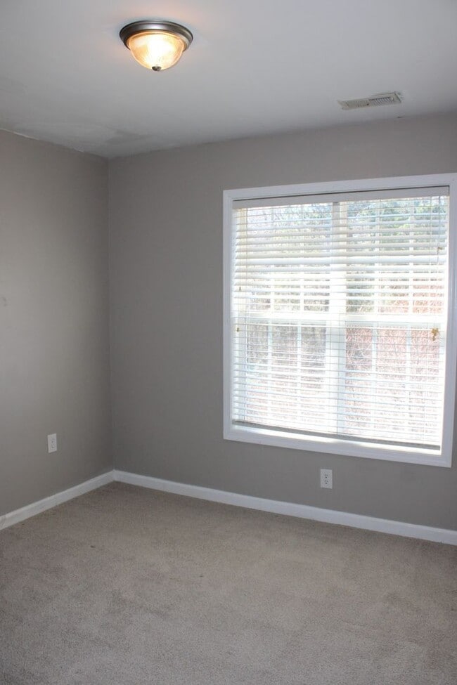 Building Photo - Modern Townhome in Havelock