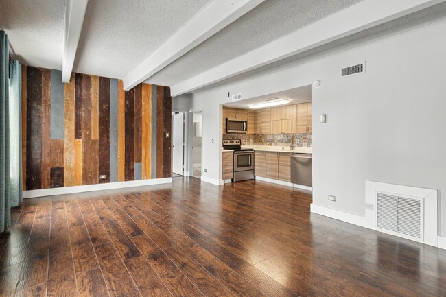 Building Photo - Stunningly Updated 1bed 1bath Townhome wit...