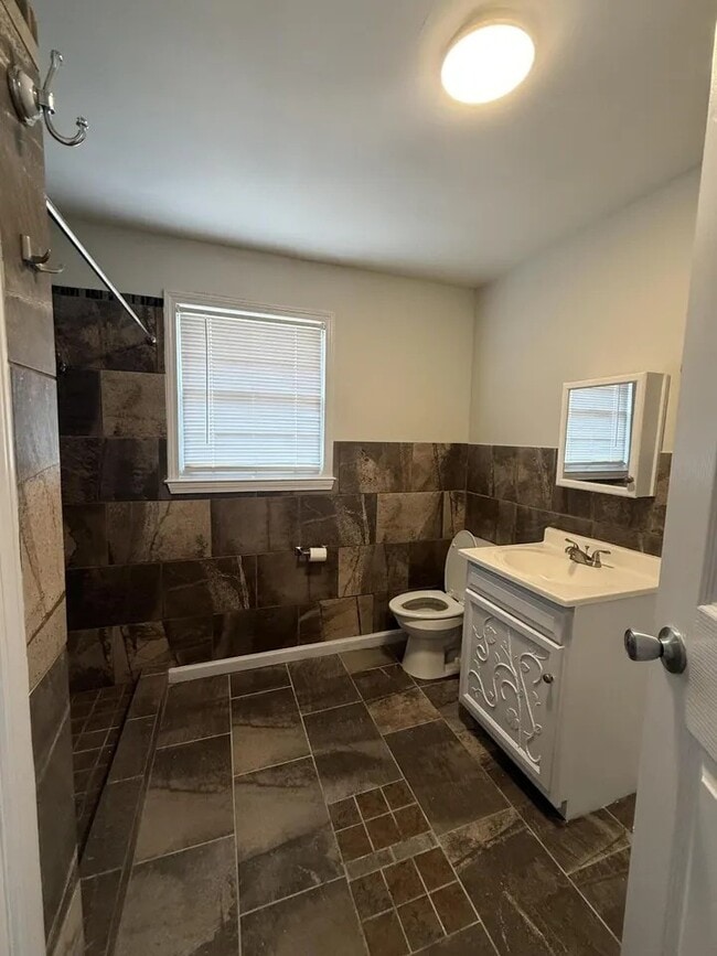 Building Photo - 4442 Reona Ave