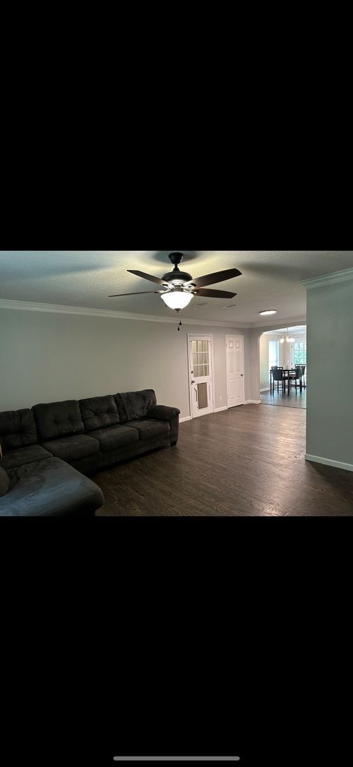 Building Photo - Home For Rent