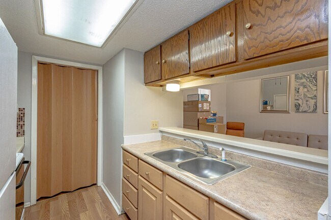 Building Photo - 100 Hillside Rd